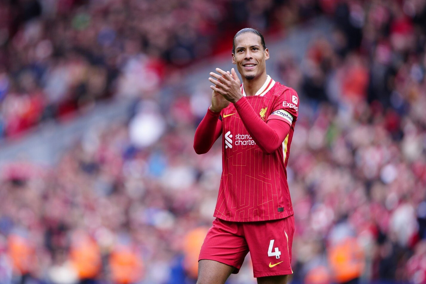 Van Dijk trở thành trung vệ được trả lương cao nhất Ngoại hạng Anh
