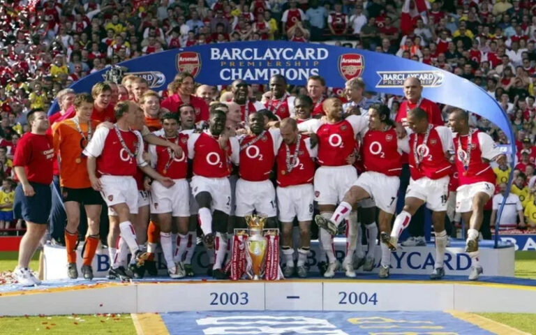 Đội hình Arsenal 2003/04 bất bại dưới thời HLV Arsène Wenger
