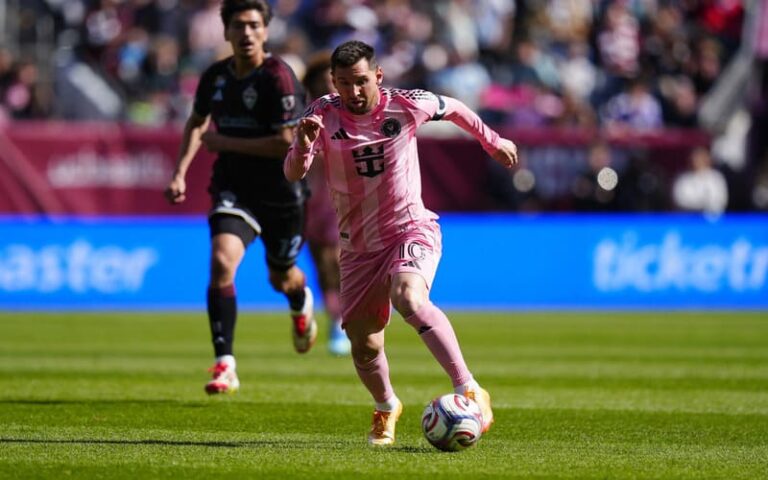 Messi là tiền đạo hay tiền vệ? Huyền thoại Argentina thi đấu ở vị trí nào?